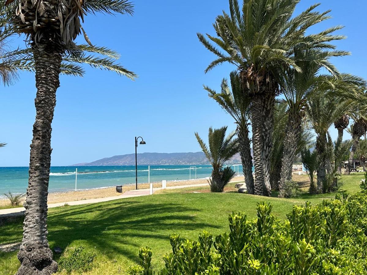 Path Latchi Beachfront Apartments ภายนอก รูปภาพ