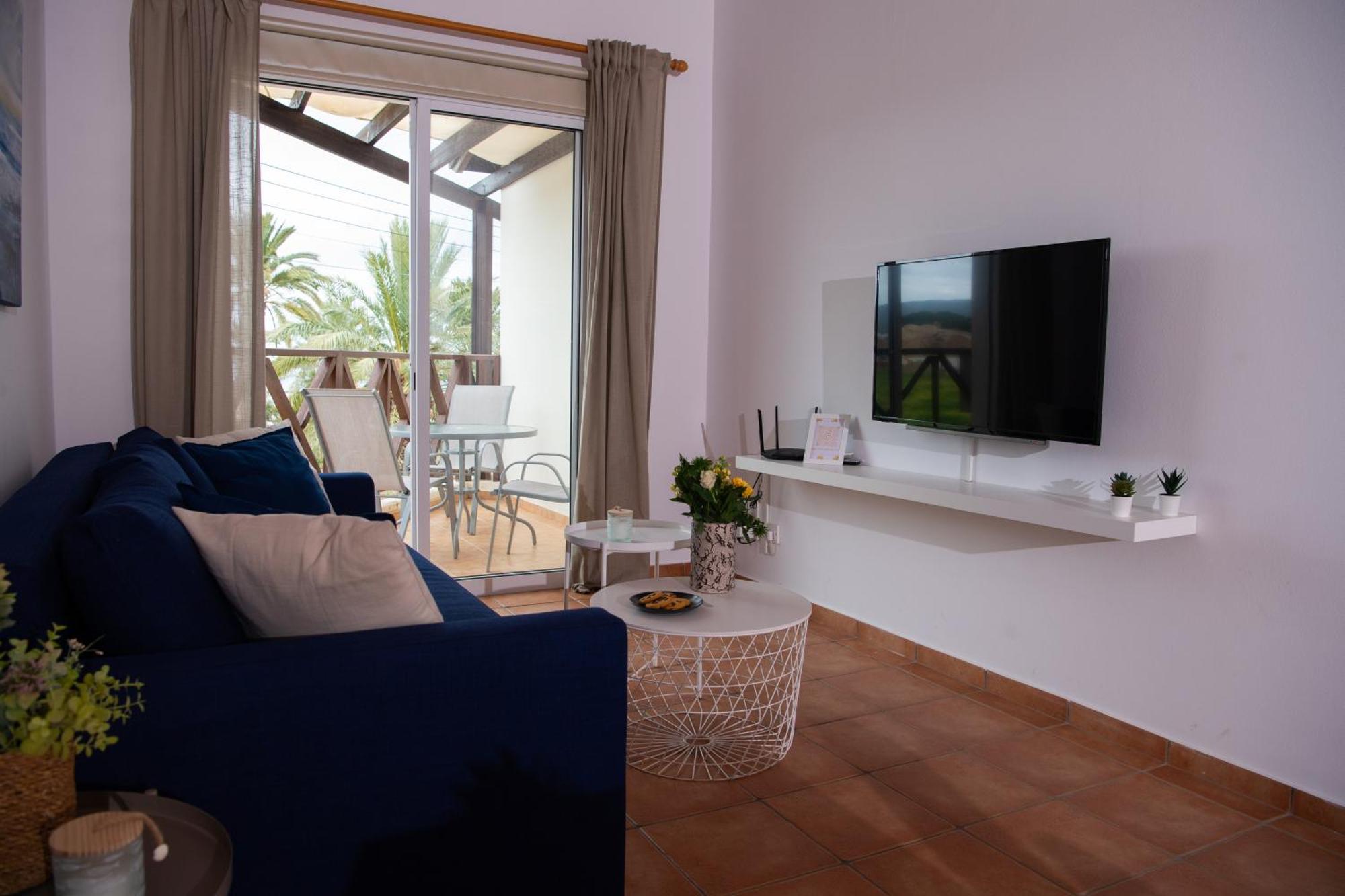 Path Latchi Beachfront Apartments ภายนอก รูปภาพ
