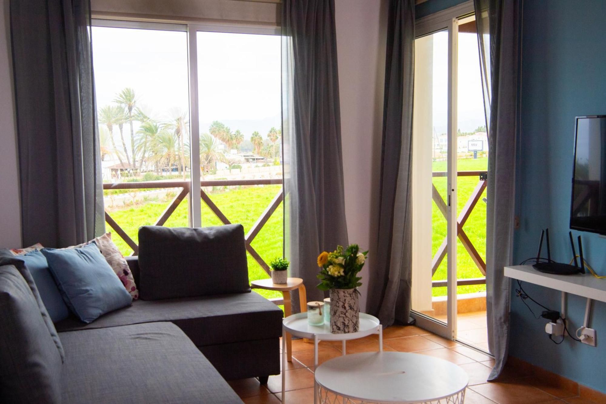 Path Latchi Beachfront Apartments ภายนอก รูปภาพ