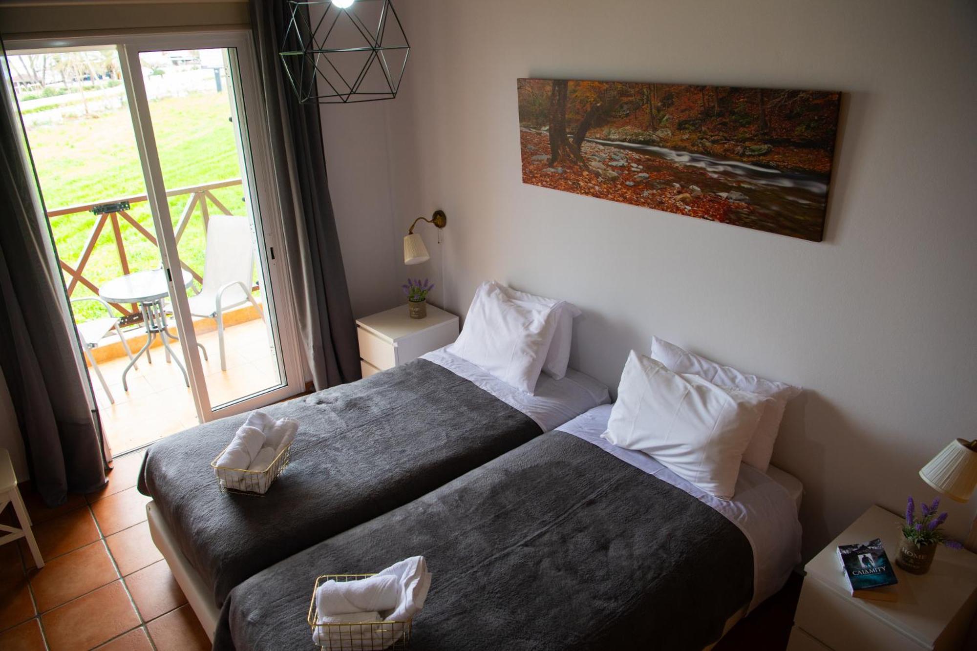Path Latchi Beachfront Apartments ภายนอก รูปภาพ