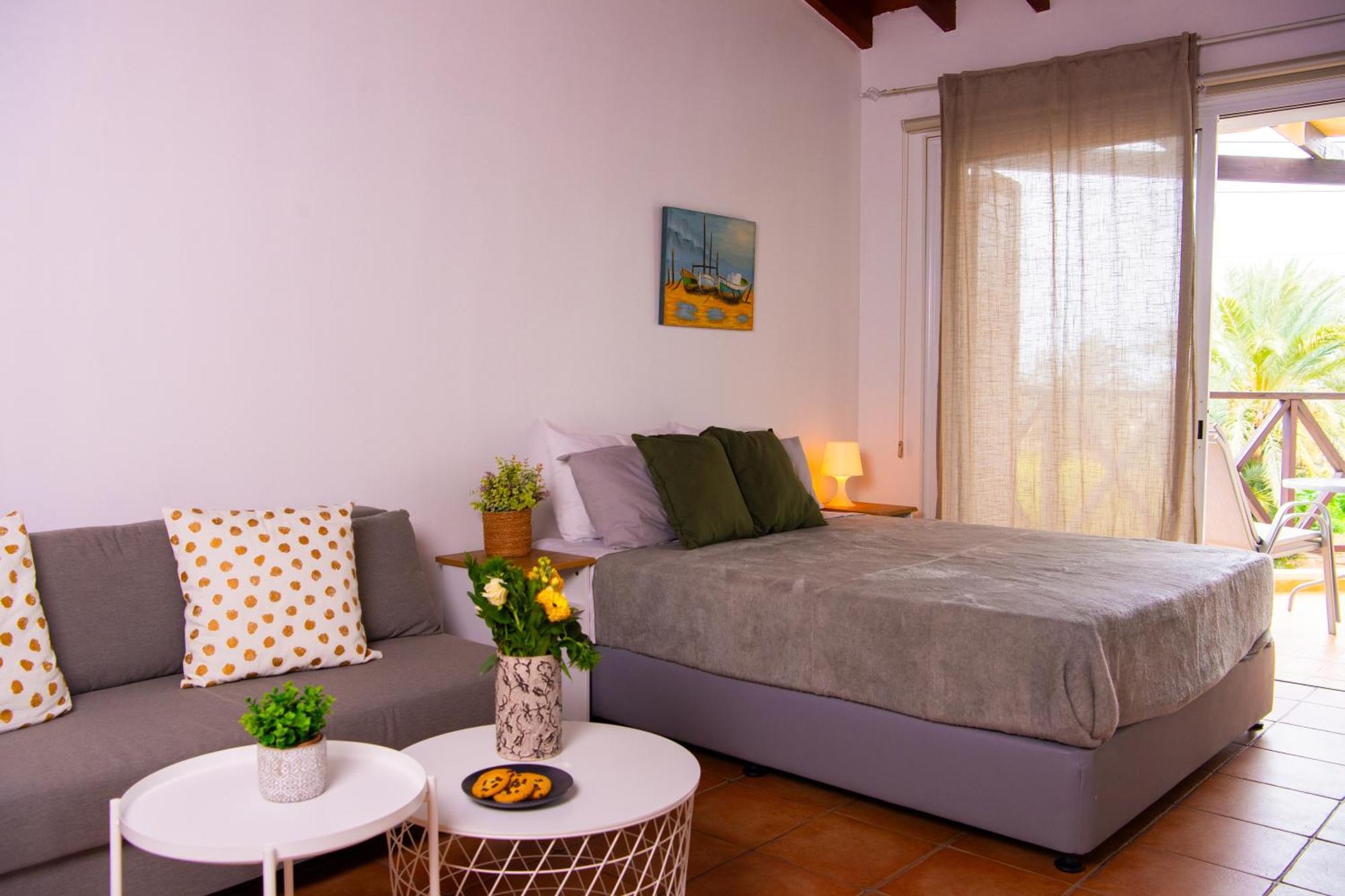 Path Latchi Beachfront Apartments ภายนอก รูปภาพ