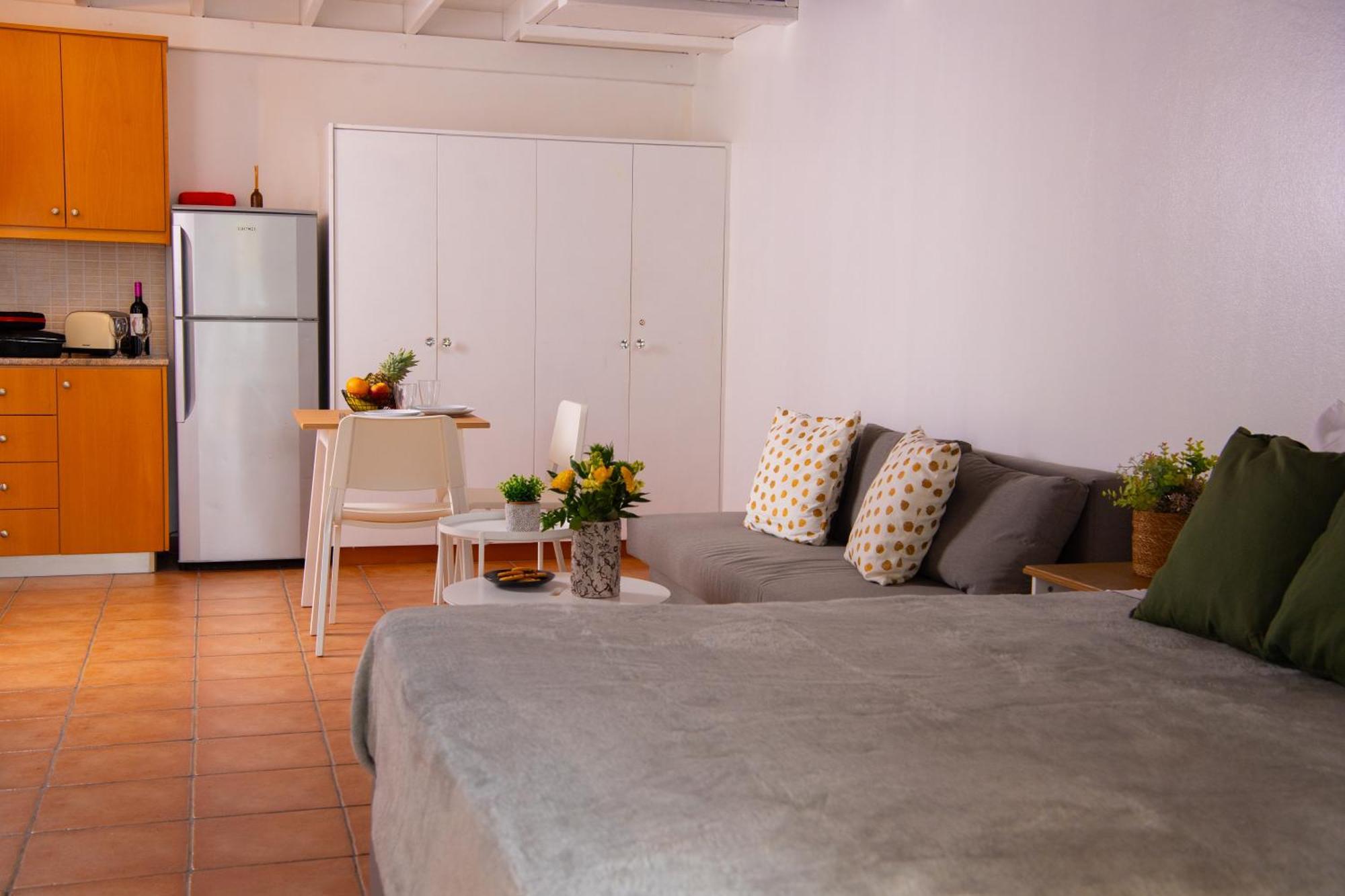 Path Latchi Beachfront Apartments ภายนอก รูปภาพ