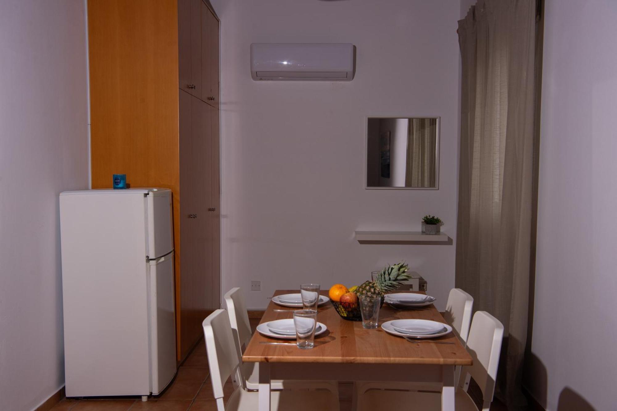Path Latchi Beachfront Apartments ภายนอก รูปภาพ