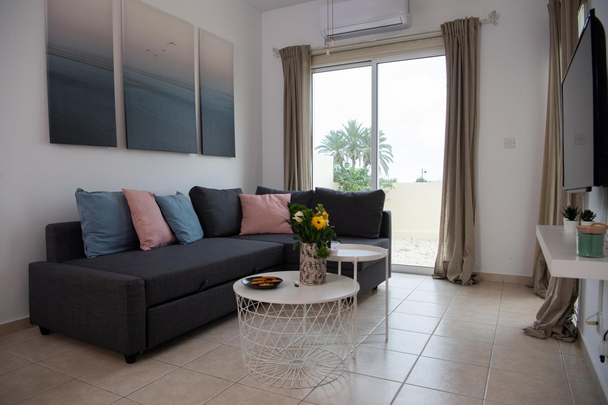 Path Latchi Beachfront Apartments ภายนอก รูปภาพ