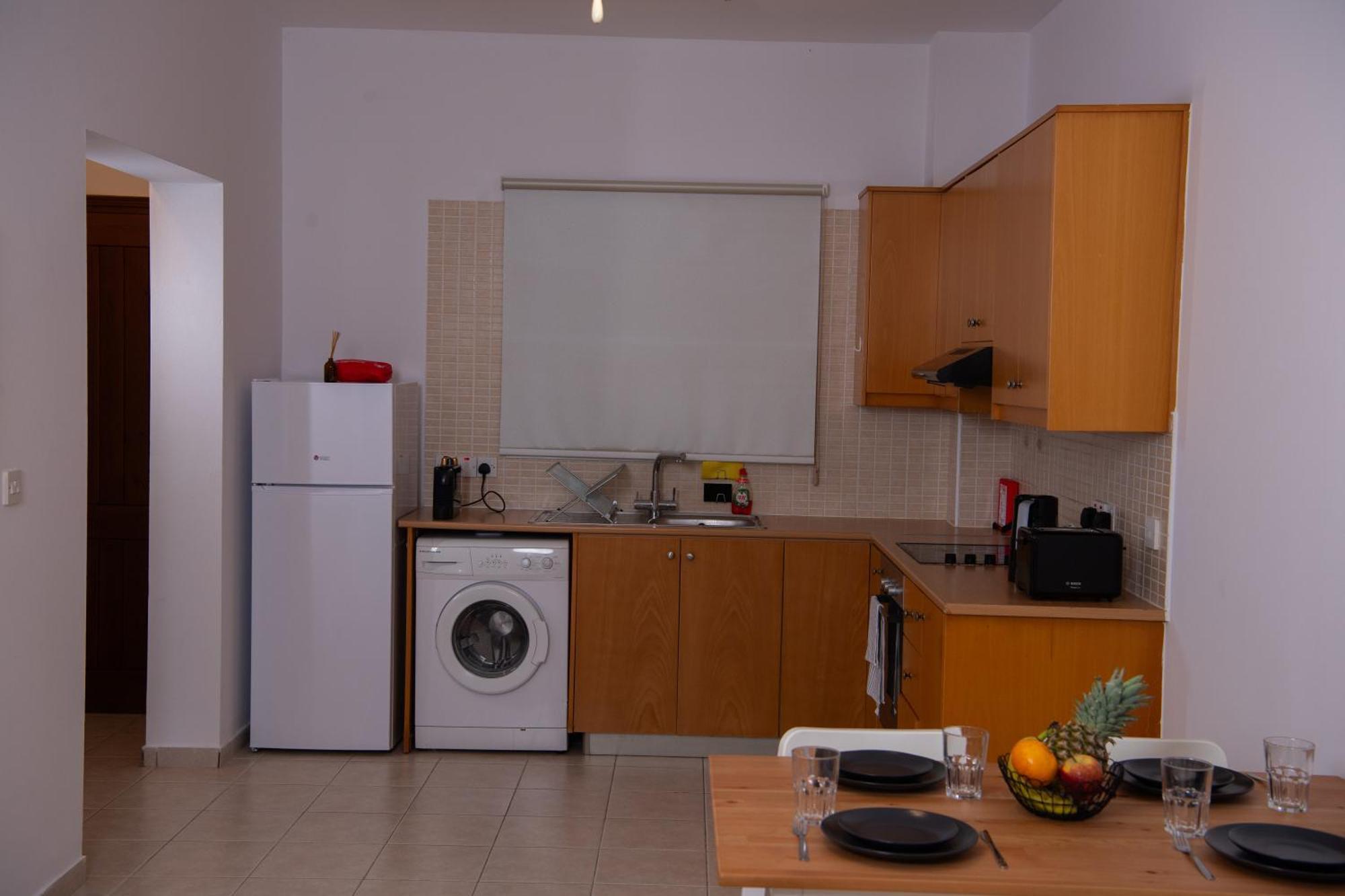 Path Latchi Beachfront Apartments ภายนอก รูปภาพ