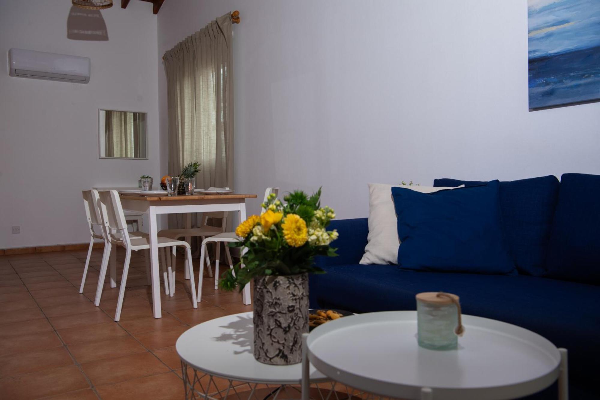 Path Latchi Beachfront Apartments ภายนอก รูปภาพ