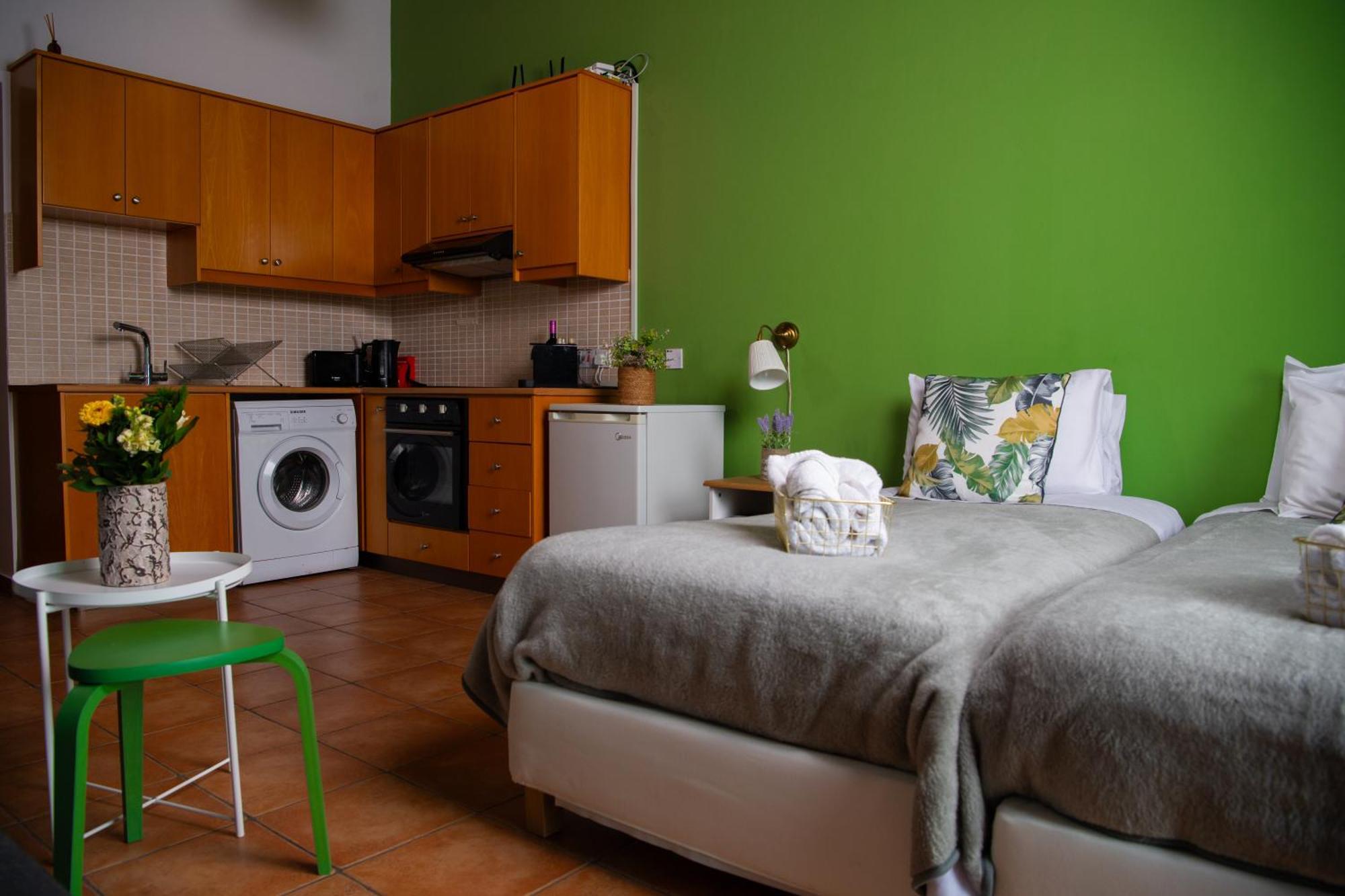 Path Latchi Beachfront Apartments ภายนอก รูปภาพ
